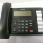 Téléphone IP Toshiba reconditionné - 10 boutons programmables, écran LCD, compatible CIX
